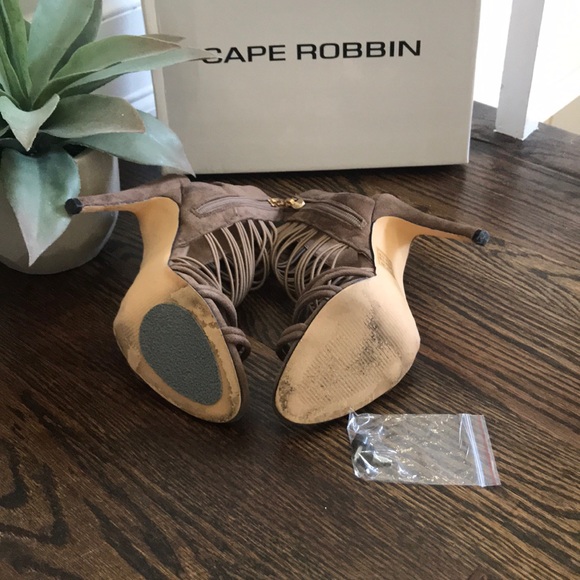 Tan strappy sandals - Picture 6 of 7